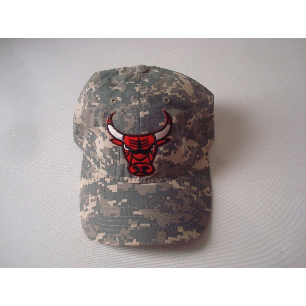 CHICAGO BULLS CAMO HAT CAP VINTAGE DEADSTOCK U1